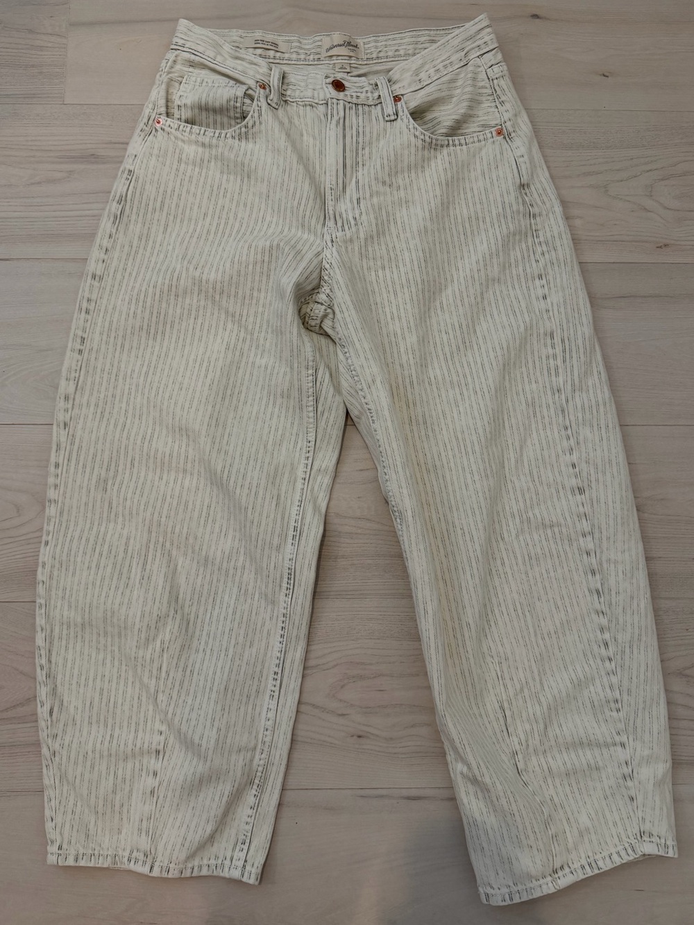 Universal Thread High Rise Easy Barrel Jeans